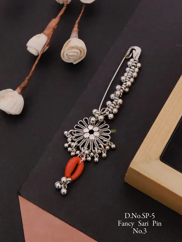Traditional_Silver_Saree_Pin_For_Women_&_Girls