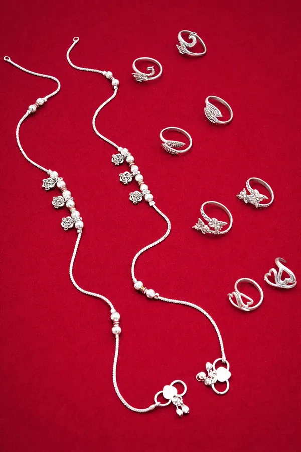 Stylish_Silver-Plated_2_Anklet_&_6_Ring_Combo_Set_for_Women_&_Girls