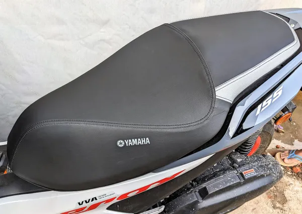 Black_&_White_Leather_Premium_&_Elegant_Bike_Seat_Cover