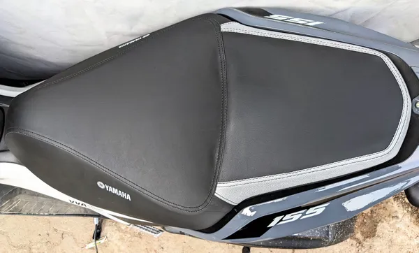 Black_&_White_Leather_Premium_&_Elegant_Bike_Seat_Cover