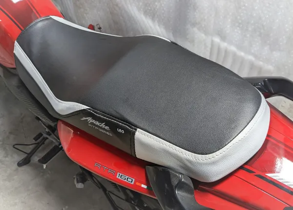 AUTOLEOPARD_TVS_APACHE_2V_160_RTR_WHITE_TONE_Single_Bike_Seat_Cover_For_TVS_Apache_RTR_160