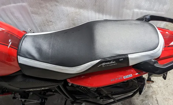 AUTOLEOPARD_TVS_APACHE_2V_160_RTR_WHITE_TONE_Single_Bike_Seat_Cover_For_TVS_Apache_RTR_160