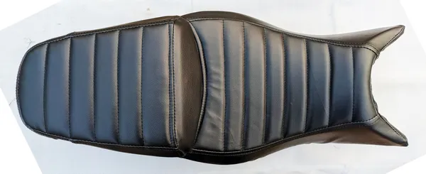 AUTOLEOPARD_DOMINAR_250_SEAT_COVER_PARALLEL_STITICH_Split_Bike_Seat_Cover_For_Bajaj_NA
