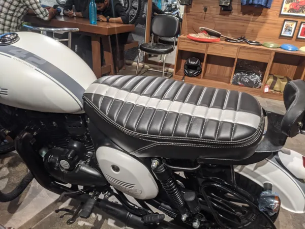 Black_Pu_Leather_Premium_&_Elegant_Bike_Seat_Cover