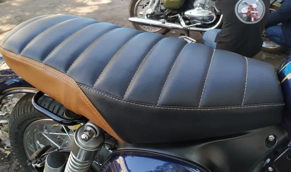 AUTOLEOPARD_JAWA_42/JAWA_CLASSIC_BS4_Single_Bike_Seat_Cover_For_Jawa_42