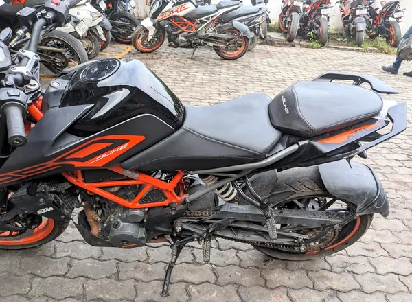 Black_Leather_Premium_&_Elegant_KTM_Duke_Seat_Cover