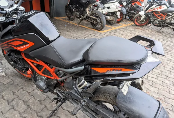 Black_Leather_Premium_&_Elegant_KTM_Duke_Seat_Cover