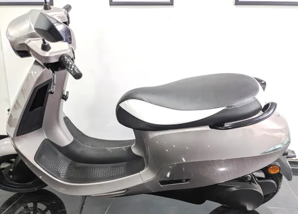 White_Leather_Premium_&_Elegant_Bike_Seat_Cover