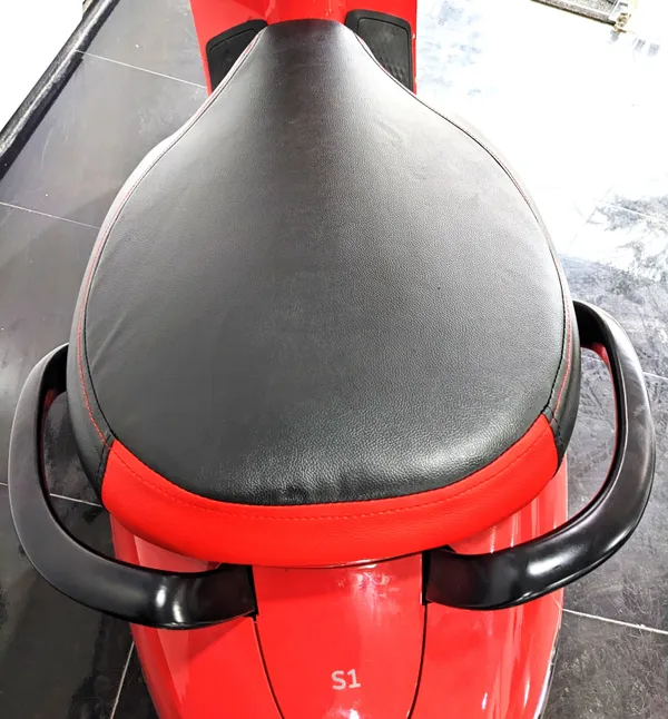 Red_Leather_Premium_&_Elegant_Bike_Seat_Cover