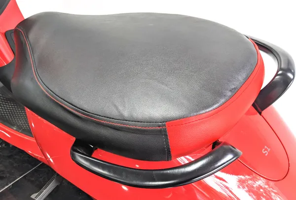 Red_Leather_Premium_&_Elegant_Bike_Seat_Cover