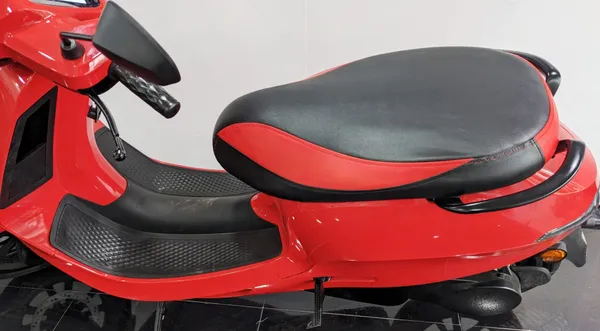 Red_Leather_Premium_&_Elegant_Bike_Seat_Cover
