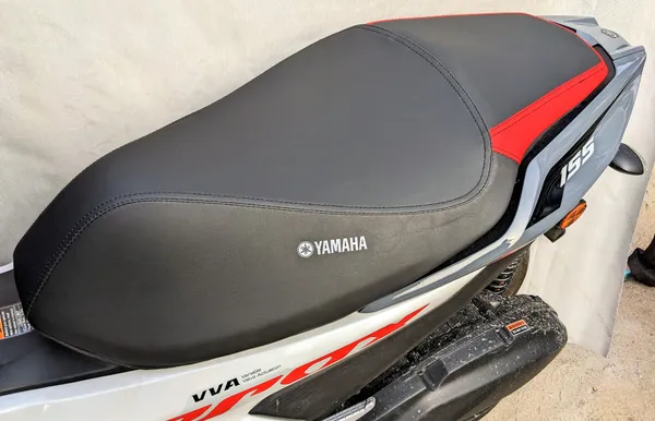 Red_&_Black_Leather_Premium_&_Elegant_Bike_Seat_Cover