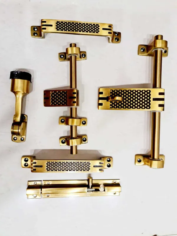 R_R_Strong_Brass_Aluminium_Door_Handle_Gold_Black