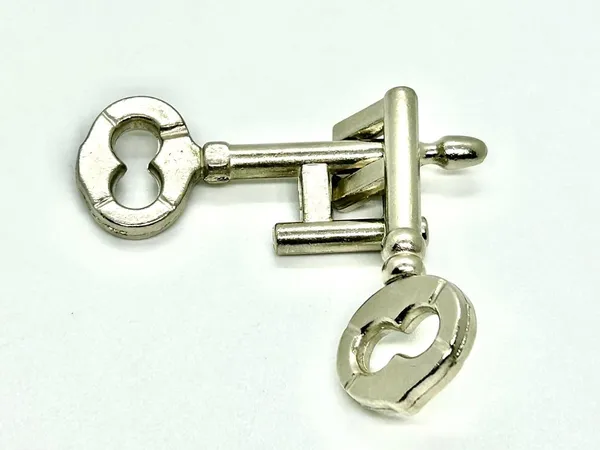 Cast_Keys_Puzzle_/_Metal_Key_Link_Brain_Teaser_Trick