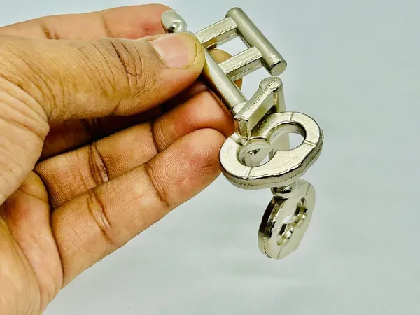 Cast_Keys_Puzzle_/_Metal_Key_Link_Brain_Teaser_Trick