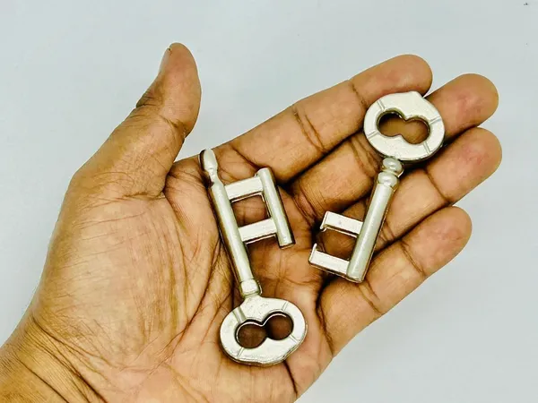 Cast_Keys_Puzzle_/_Metal_Key_Link_Brain_Teaser_Trick