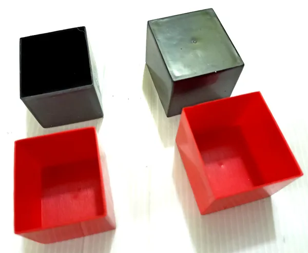 GOZINTA_IN_&_OUT_BOXES_MAGIC_TRICK_(SMALL)_/_RED_&_BLACK_BOX_MYSTRY_MAGIC