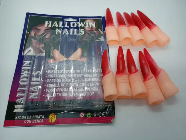 HALLOWIN_NAILS_GAG_PRANK_TOY
