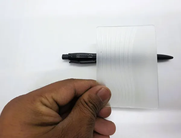 LUBOR’S_LENS_MAGIC_TRICK