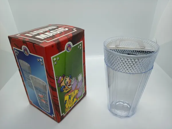MIRROR_GLASS_MAGIC_(REMOVEABLE_MIRROR)_/_SILK_TO_DRINK_MAGIC