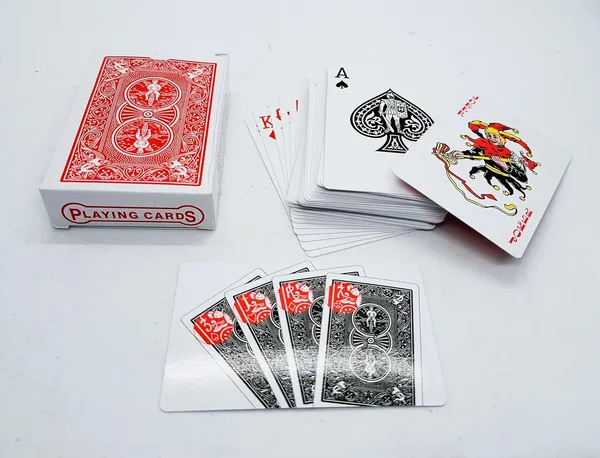 Marked_Deck_Bicycle_Design_-_Red_/_Spy_Marked_Playing_Cards_for_Magic_&_Mentalism