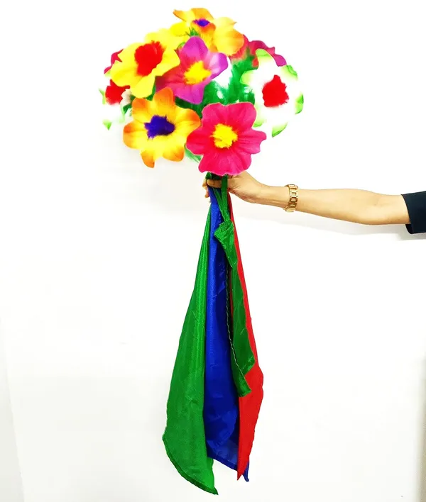 Silks_to_Flower_Bouquet_Magic_Trick_/_Hankies_Transform_to_Flower_Production_Illusion