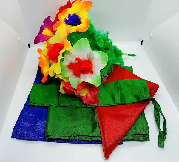 Silks_to_Flower_Bouquet_Magic_Trick_/_Hankies_Transform_to_Flower_Production_Illusion