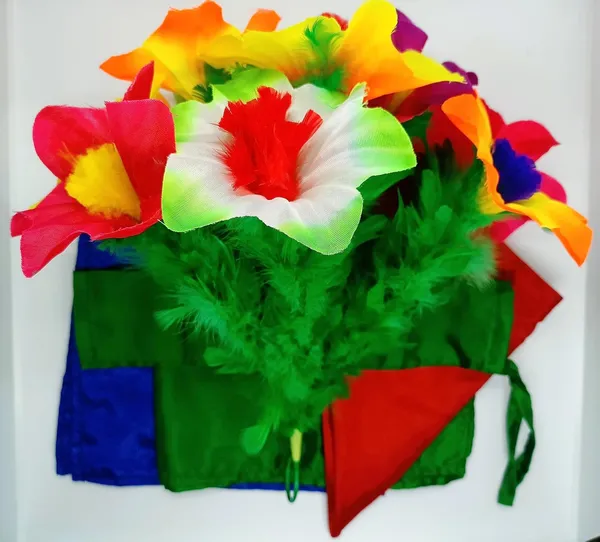 Silks_to_Flower_Bouquet_Magic_Trick_/_Hankies_Transform_to_Flower_Production_Illusion