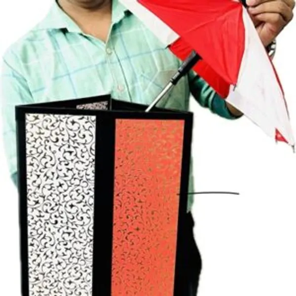 TRIANGLE_PRODUCTION_BOX_MAGIC_TRICK_/_FOLDABLE_TRIANGLE_PRODUCTION_BOARD