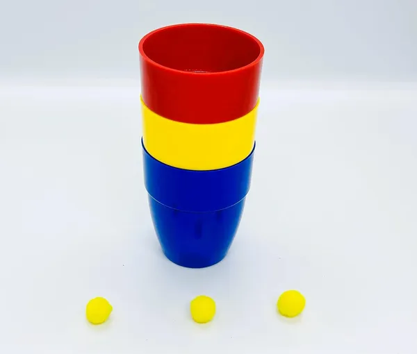 Three_Cups_and_Balls_Magic_Trick_(Plastic)