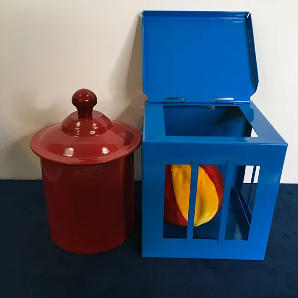 Lantern_Ball_Vanish_&_Reappear__Magic_Trick_/_Metal_Ball_Appears_in_Lantern