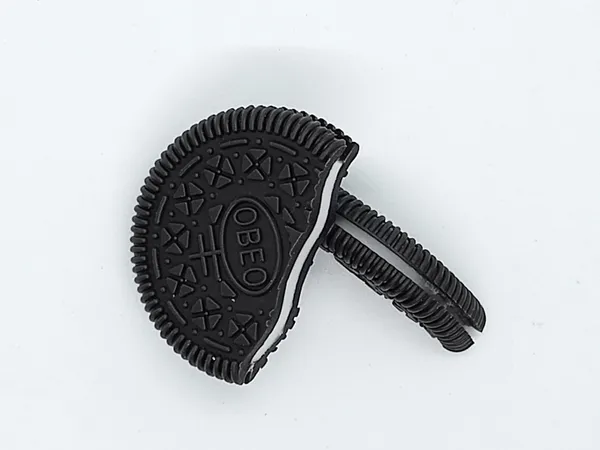 Multicolor_Rubber_Bite_Out_Oreo_Buscuit_Magic_Toy_Oreo_Bite_&_Restore_Cookie_Magic_Tricks_(Age:_6_Years_&_Above)