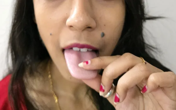 Fake_Tongue_Magic_(Non-Toxic_Elastic_Realistic_Scary_Tongue)
