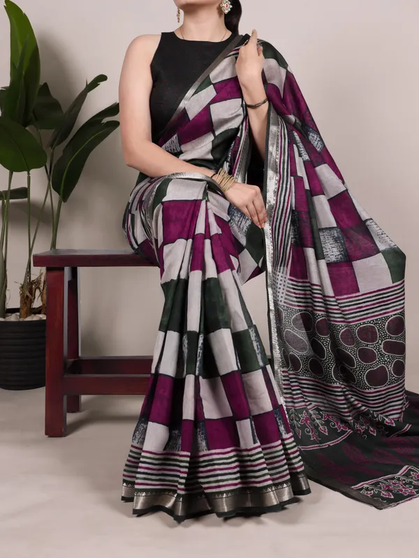 Digtial_Printed_Maroon_Box_Pattern_with_Temple_Border_Saree