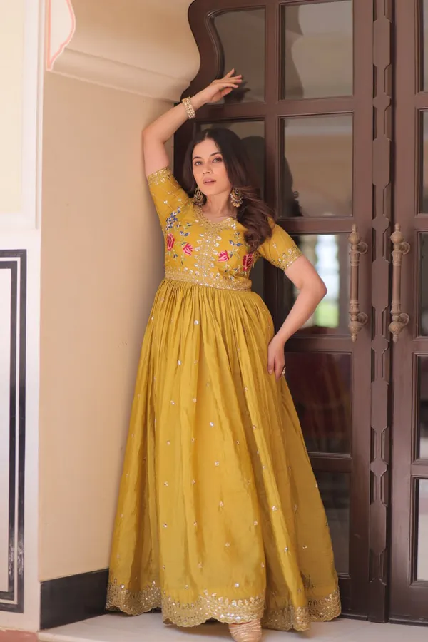 Gown_with_Premium_Designer_Look_having_Gold_Crush_with_Multi_Thread_Embroidery_Zari