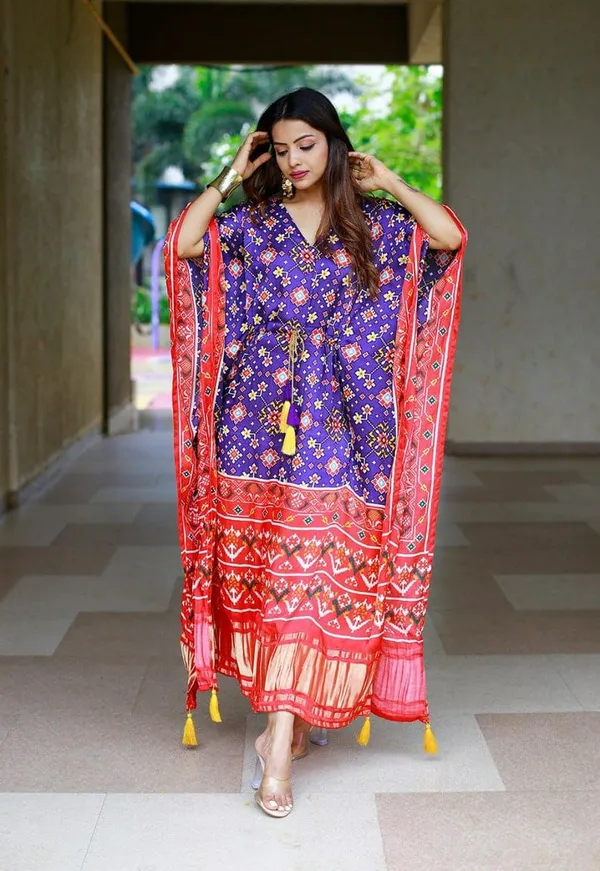 Blue_Satin_Flower_Geometric_Red_Pallu_Digital_Pritned_Kaftan_For_Women