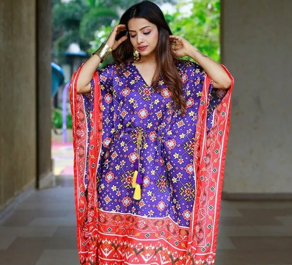 Blue_Satin_Flower_Geometric_Red_Pallu_Digital_Pritned_Kaftan_For_Women