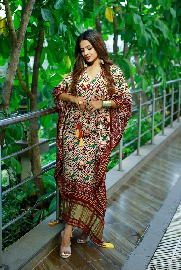 Green_Parrot_Satin_Design_Digital_Printed_Kaftan_For_Women