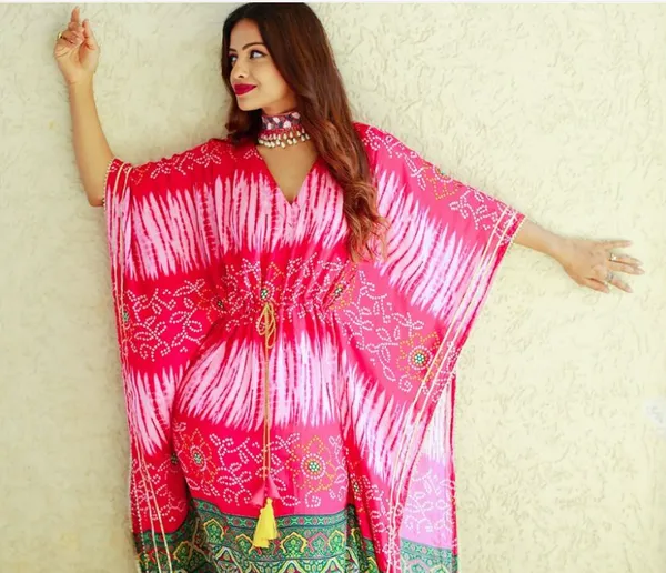 Pink_&_White_Satin_Lining_Digital_Printed_Kaftan_For_Women