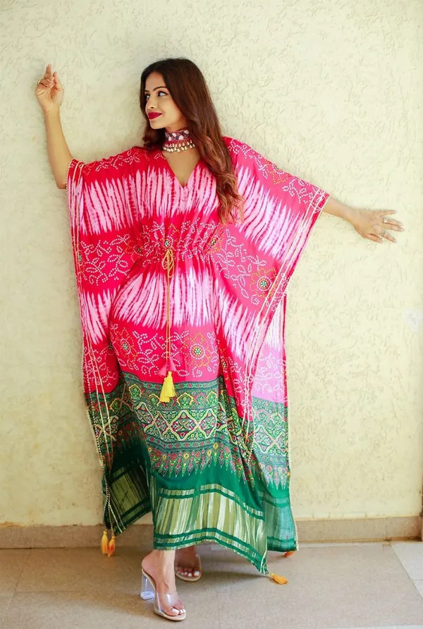 Pink_&_White_Satin_Lining_Digital_Printed_Kaftan_For_Women