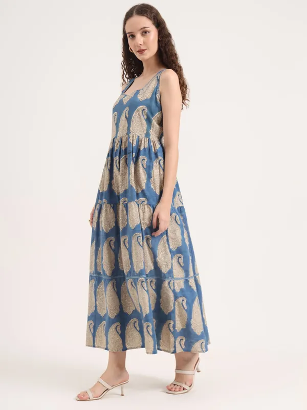 Blue_Paisley_Pattern_Bagru_Hand_Block_Printed_Long_Dress