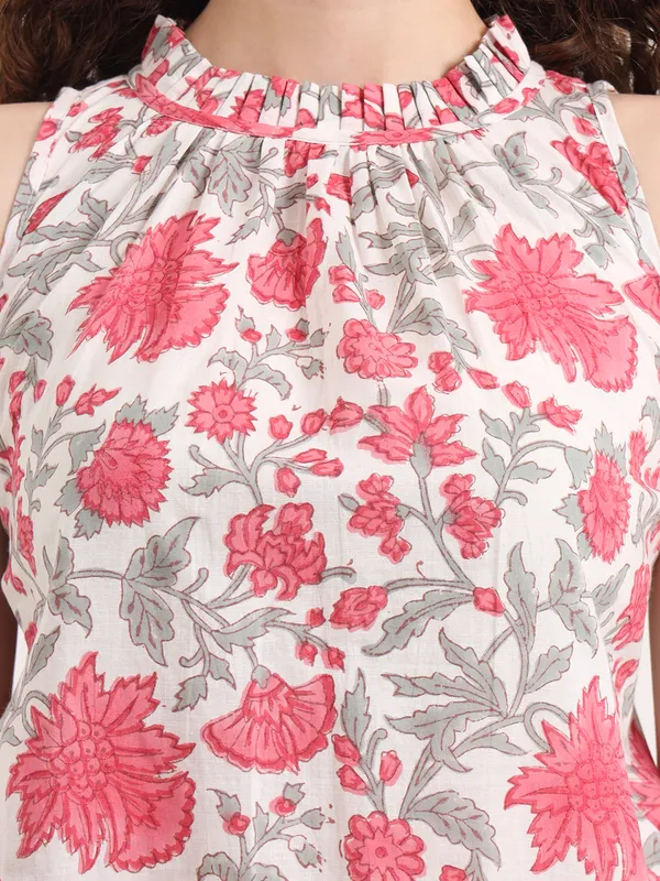 Off_White_Base_With_Pink_Floral_Sanganeri_Hand_Block_Printed_Short_Top