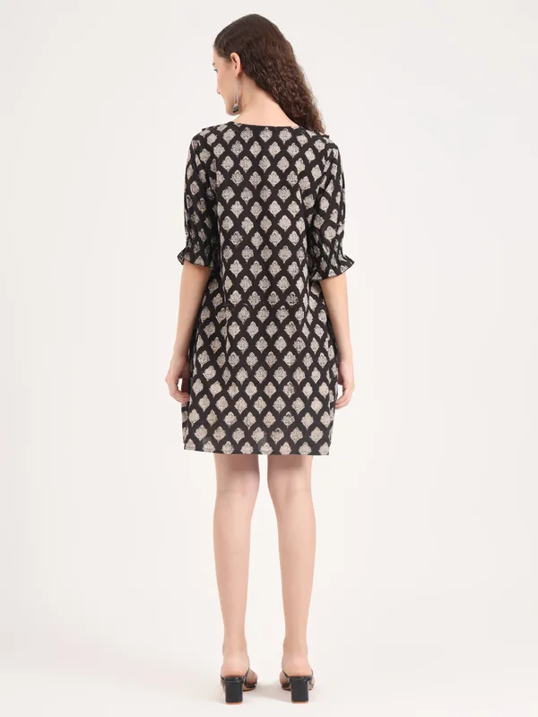 Black_Floral_Bagru_Hand_Block_Printed_Midi_Dress