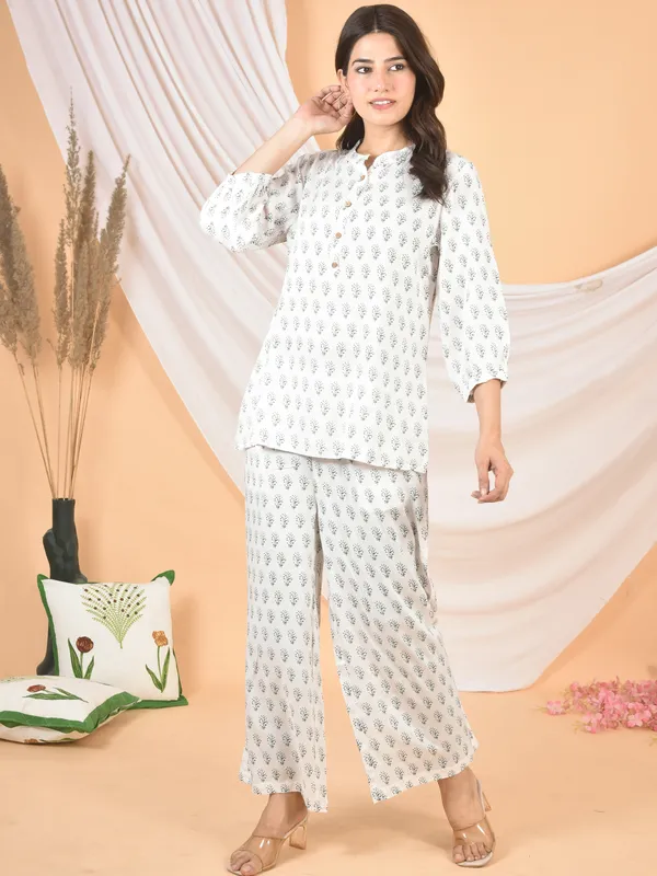 White_Haunted_Printed_Solid_Regular_Fit_Co-Ords_Set_For_Women