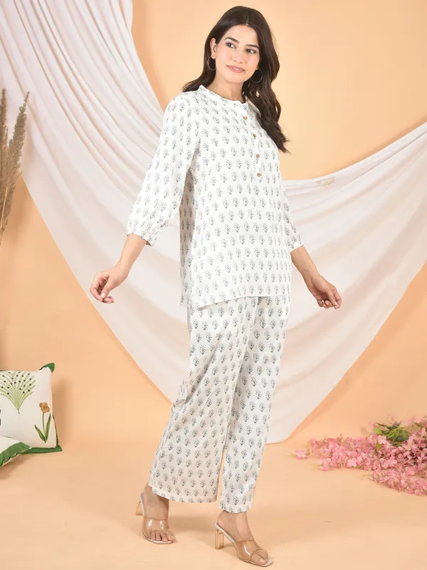 White_Haunted_Printed_Solid_Regular_Fit_Co-Ords_Set_For_Women