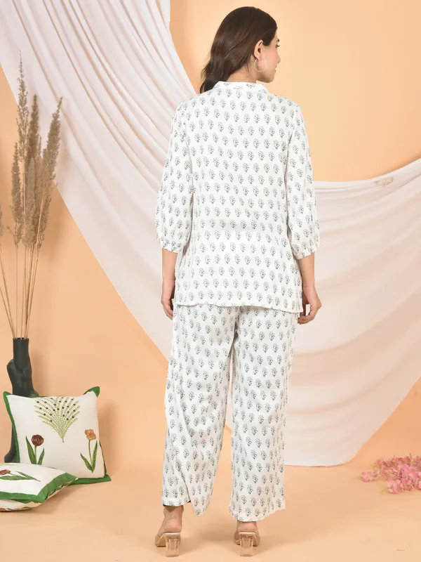White_Haunted_Printed_Solid_Regular_Fit_Co-Ords_Set_For_Women