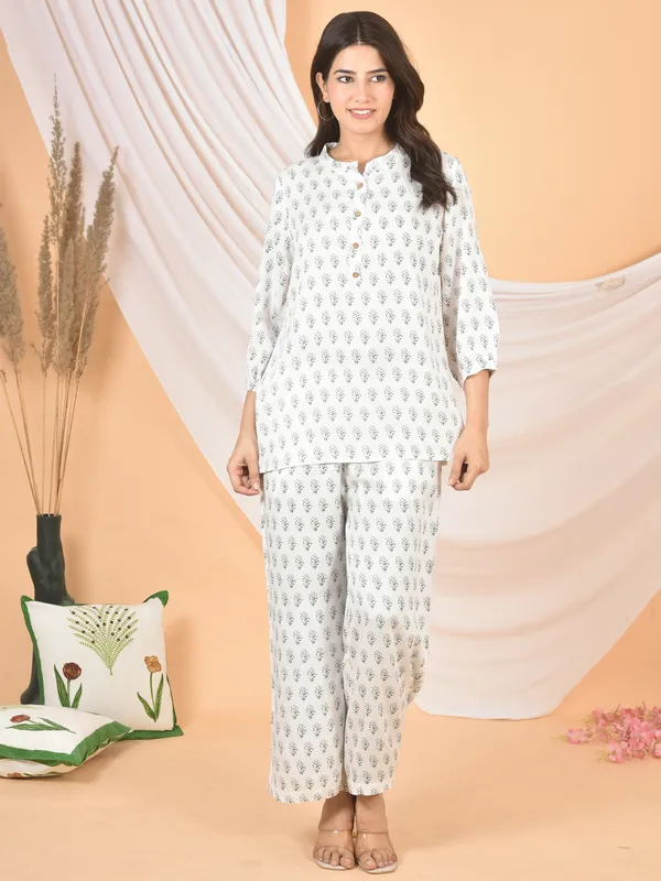 White_Haunted_Printed_Solid_Regular_Fit_Co-Ords_Set_For_Women