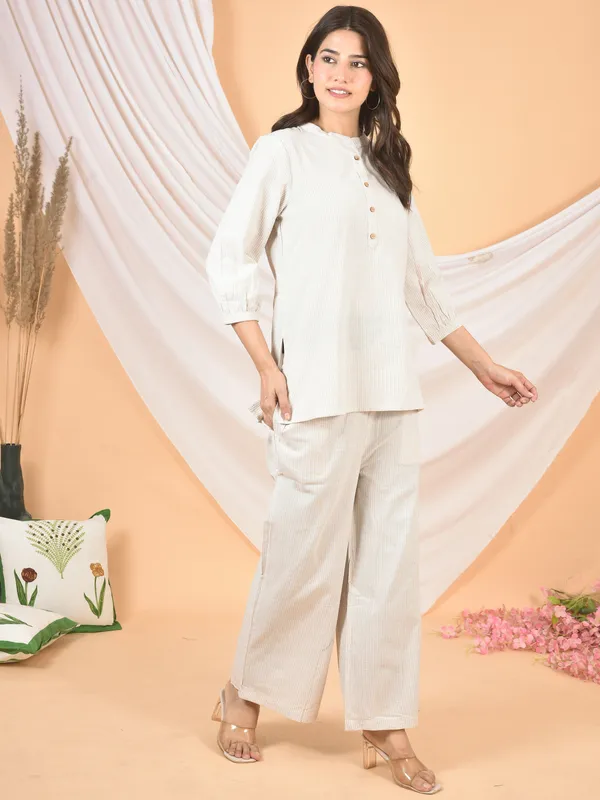 Grey_Lining_Solid_Regular_Fit_Co-Ords_Set_For_Women