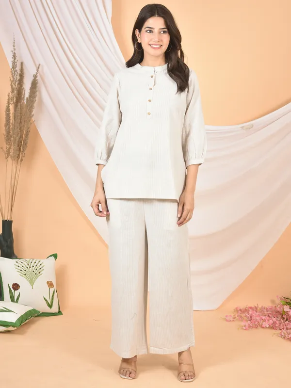 Grey_Lining_Solid_Regular_Fit_Co-Ords_Set_For_Women