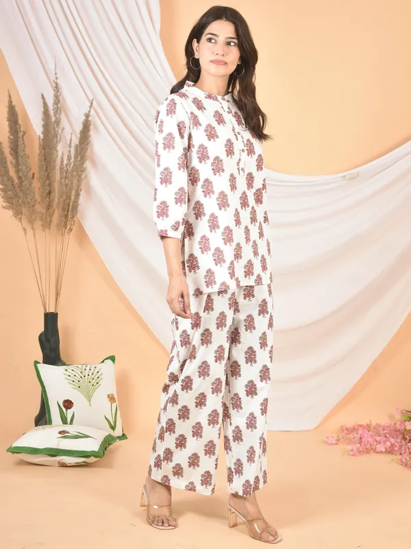 White_&_Pink_Printed_Solid_Regular_Fit_Co-Ords_Set_For_Women